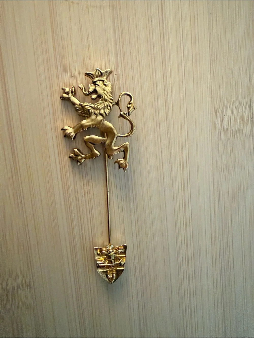 Vintage Gold Tone Heraldic Lion Stick Pin – Regal Crest Lapel Pin